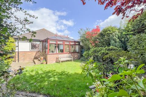 2 bedroom detached bungalow for sale, Appledene Close, Rayleigh