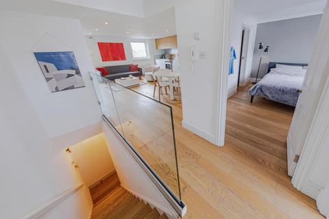 1 bedroom flat for sale, London W11