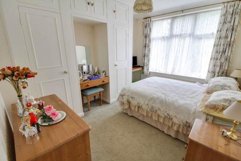 16 Belle Avenue, Reading, RG6 7BL
