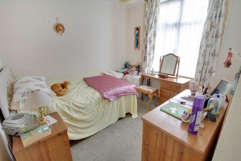16 Belle Avenue, Reading, RG6 7BL