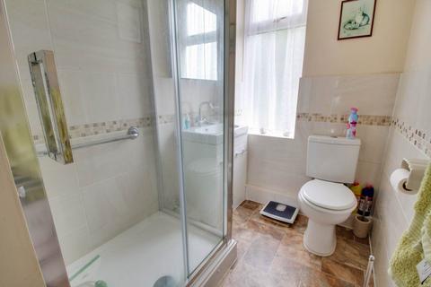 16 Belle Avenue, Reading, RG6 7BL