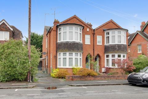 16 Belle Avenue, Reading, RG6 7BL