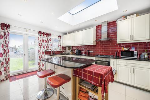 3 bedroom terraced house for sale, Courtney Crescent, Carshalton