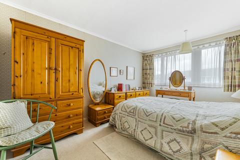 84 Oakways, Eltham, London, SE9 2NZ