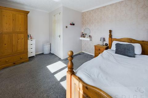 31 Warren Drive, Crawley, RH11 0DS