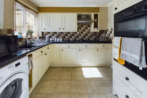 31 Warren Drive, Crawley, RH11 0DS