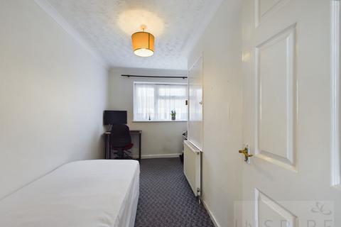 31 Warren Drive, Crawley, RH11 0DS