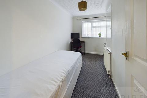 31 Warren Drive, Crawley, RH11 0DS