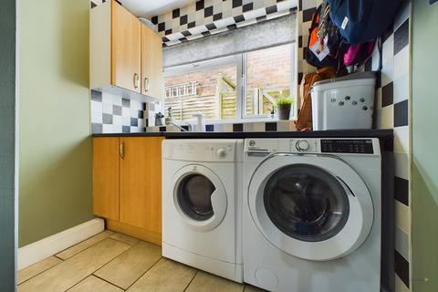 66 Henhurst Hill, Burton-on-trent, DE13 9TD