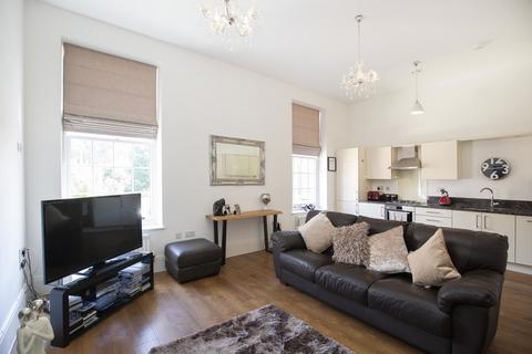13, Dartford Court Glanville Way, Epsom, KT19 8HQ