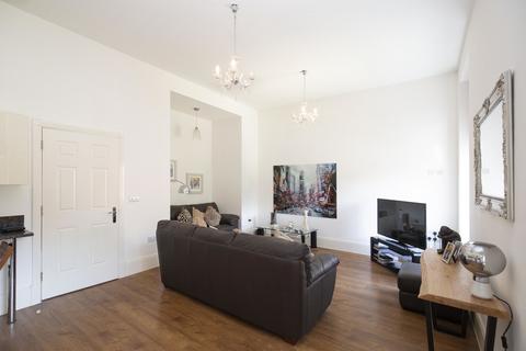 13, Dartford Court Glanville Way, Epsom, KT19 8HQ
