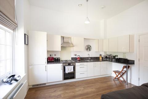 13, Dartford Court Glanville Way, Epsom, KT19 8HQ