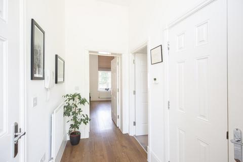 13, Dartford Court Glanville Way, Epsom, KT19 8HQ