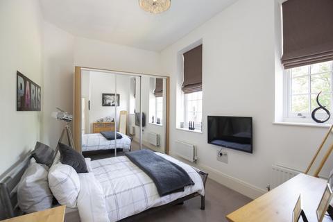 13, Dartford Court Glanville Way, Epsom, KT19 8HQ