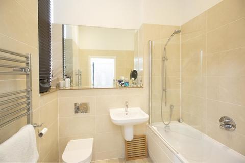 13, Dartford Court Glanville Way, Epsom, KT19 8HQ