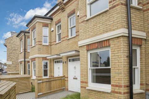 16b Park Road, Kingston Upon Thames, KT2 6BG