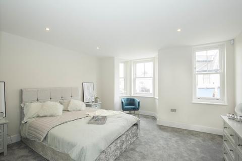 16b Park Road, Kingston Upon Thames, KT2 6BG