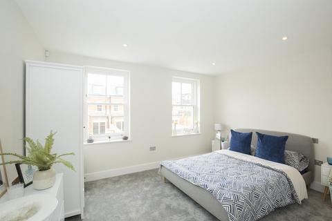16b Park Road, Kingston Upon Thames, KT2 6BG