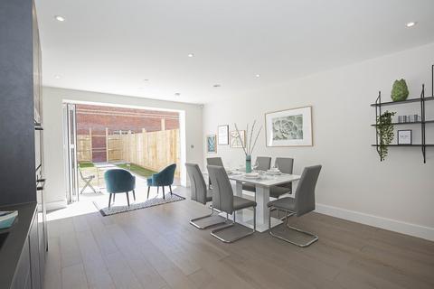 16c Park Road, Kingston Upon Thames, KT2 6BG