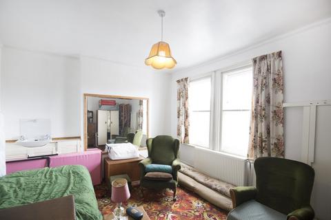 106 Ellerton Road, Surbiton, KT6 7TZ