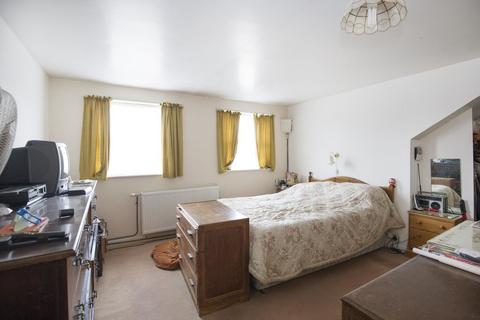 106 Ellerton Road, Surbiton, KT6 7TZ
