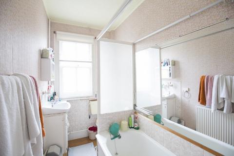 106 Ellerton Road, Surbiton, KT6 7TZ