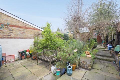 106 Ellerton Road, Surbiton, KT6 7TZ