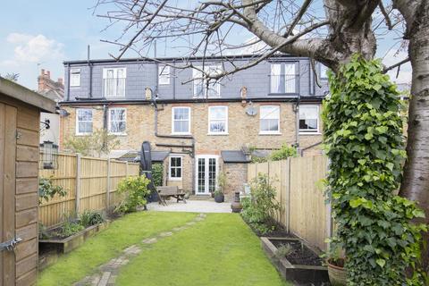 18 Beaconsfield Road, Surbiton, KT5 9AP