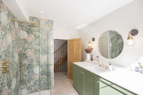 18 Beaconsfield Road, Surbiton, KT5 9AP