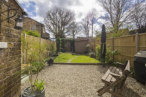 18 Beaconsfield Road, Surbiton, KT5 9AP