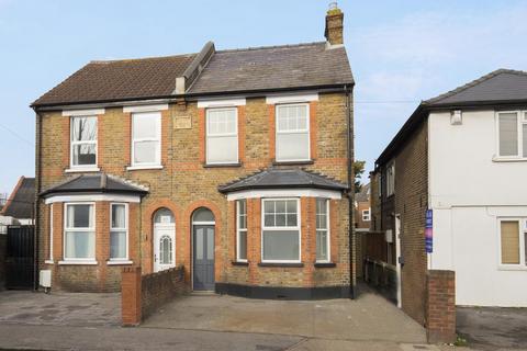 67 Hawks Road, Kingston Upon Thames, KT1 3EF
