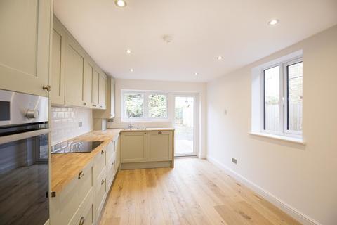 67 Hawks Road, Kingston Upon Thames, KT1 3EF