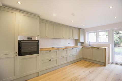67 Hawks Road, Kingston Upon Thames, KT1 3EF