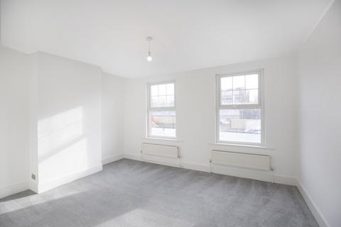 67 Hawks Road, Kingston Upon Thames, KT1 3EF