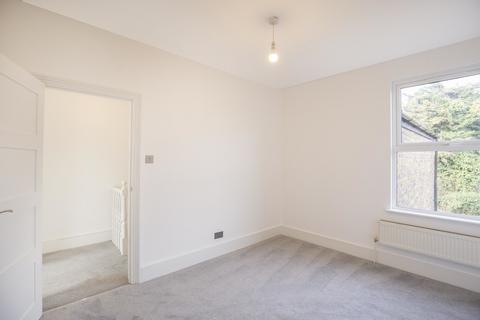 67 Hawks Road, Kingston Upon Thames, KT1 3EF