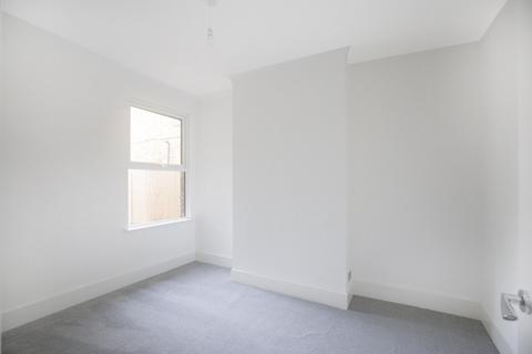 67 Hawks Road, Kingston Upon Thames, KT1 3EF