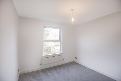67 Hawks Road, Kingston Upon Thames, KT1 3EF