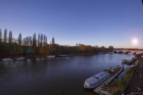 2 bedroom apartment for sale, Wadbrook St, Kingston Upon Thames KT1