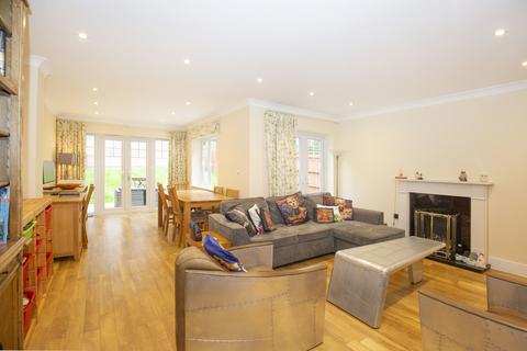 5 Oakhurst Close, Kingston Upon Thames, KT2 5EQ