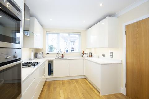 5 Oakhurst Close, Kingston Upon Thames, KT2 5EQ