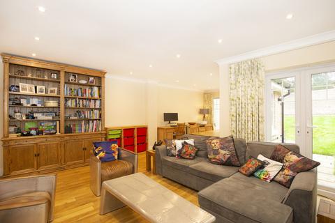 5 Oakhurst Close, Kingston Upon Thames, KT2 5EQ