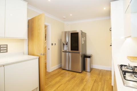 5 Oakhurst Close, Kingston Upon Thames, KT2 5EQ