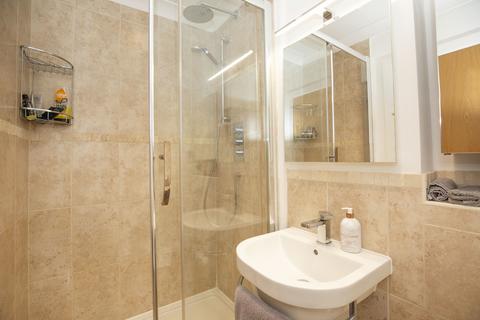5 Oakhurst Close, Kingston Upon Thames, KT2 5EQ