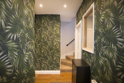 1 Ardingly Way, Surbiton, KT6 5DA