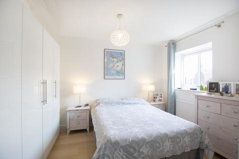 2 bedroom apartment for sale, Queens Reach, Kingston Upon Thames KT1