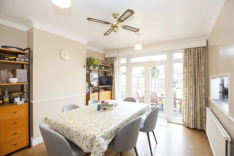 82 Queens Drive, Surbiton, KT5 8PP