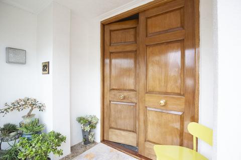 82 Queens Drive, Surbiton, KT5 8PP
