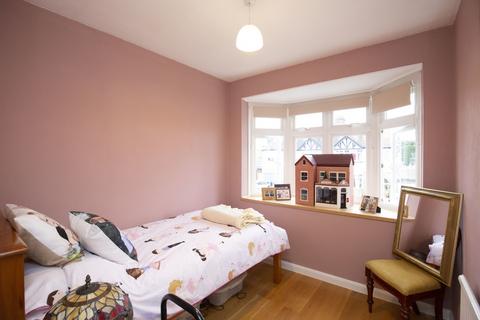 82 Queens Drive, Surbiton, KT5 8PP