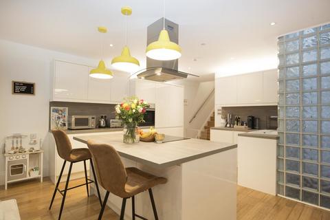Flat 4, 25 Victoria Road, Kingston Upon Thames, KT1 3DW