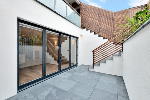 Flat 4, 25 Victoria Road, Kingston Upon Thames, KT1 3DW